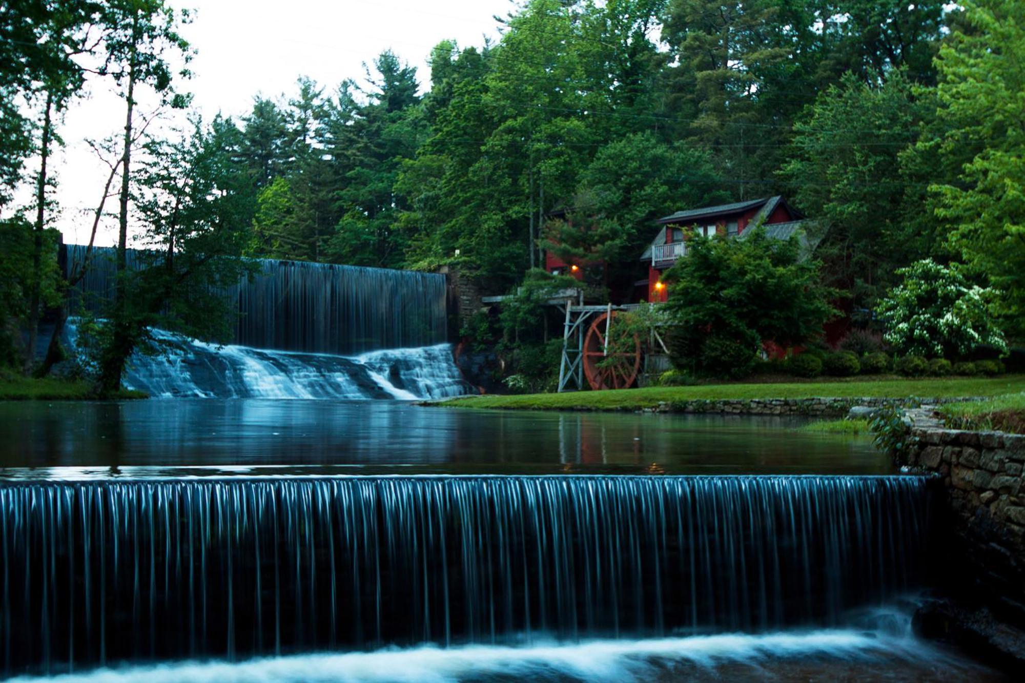Highland Lake Inn&Resort - Flat Rock Exterior foto