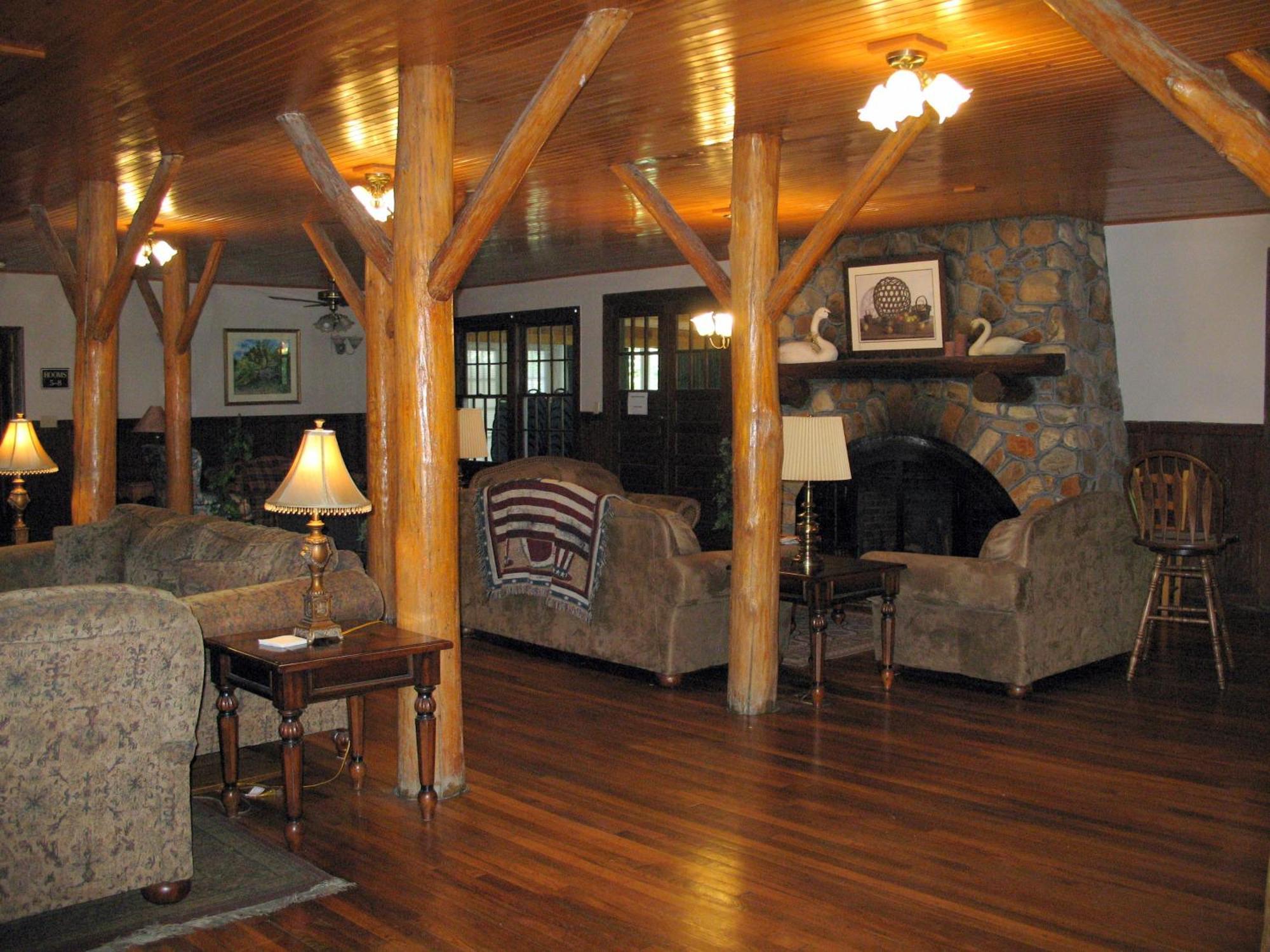 Highland Lake Inn&Resort - Flat Rock Exterior foto
