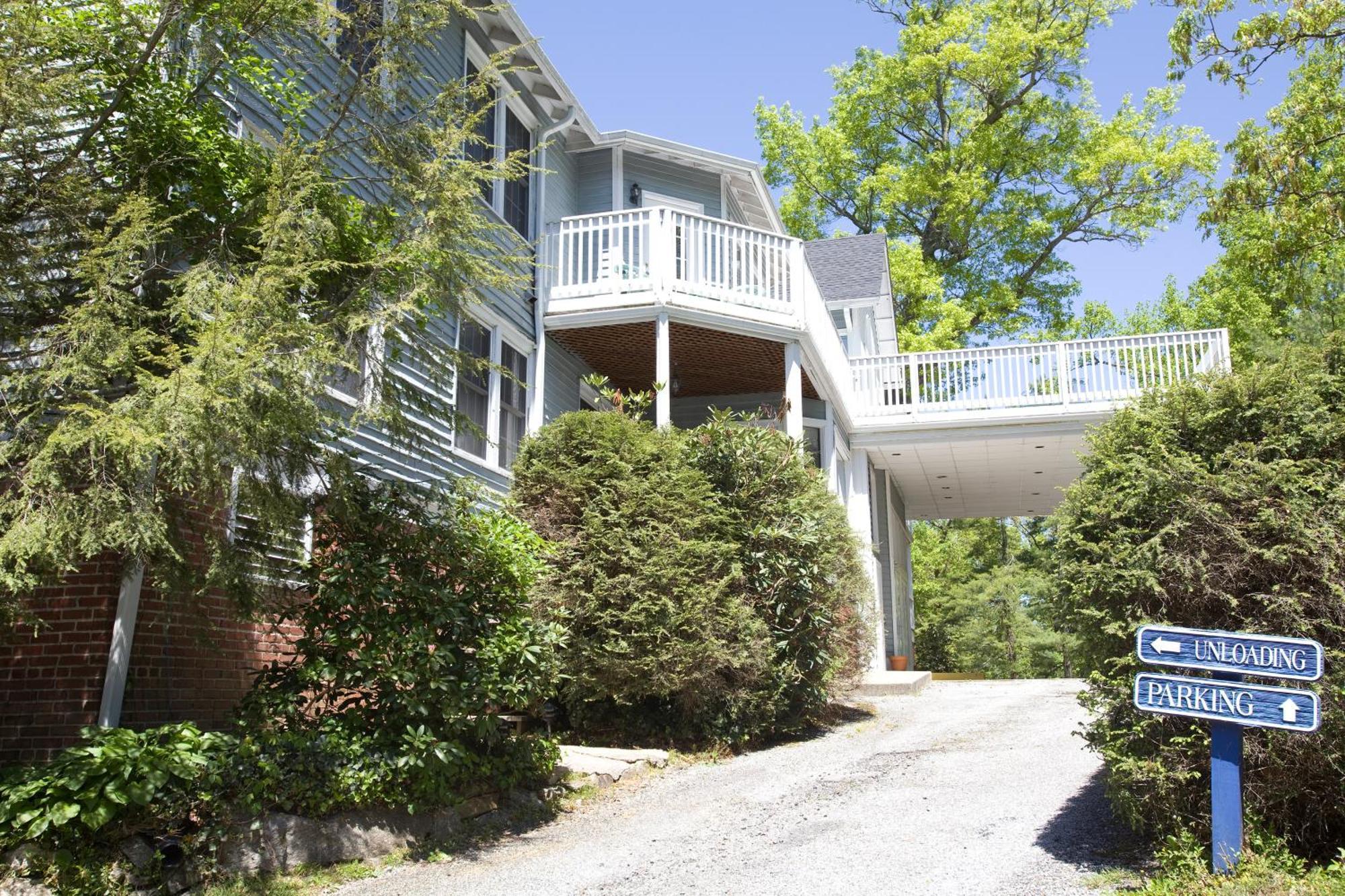 Highland Lake Inn&Resort - Flat Rock Exterior foto