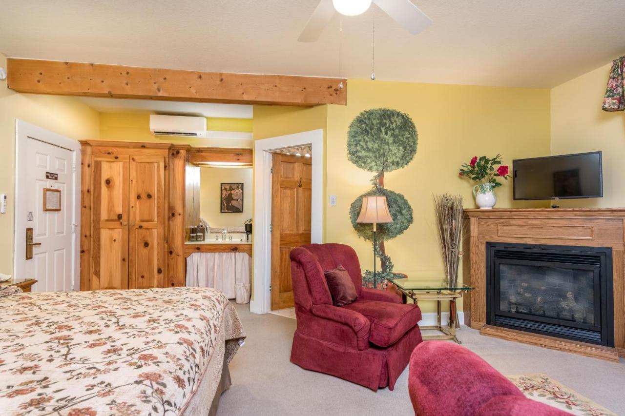 Highland Lake Inn&Resort - Flat Rock Exterior foto