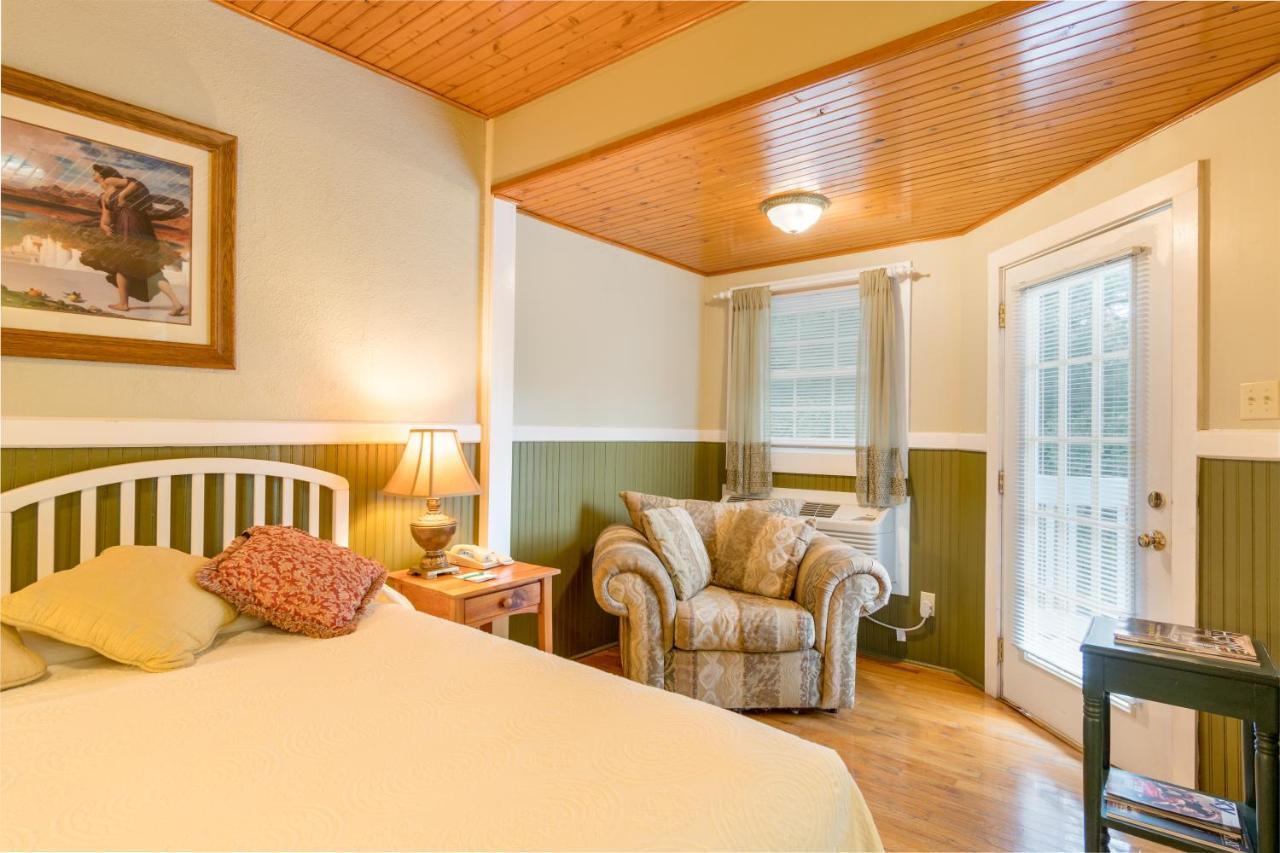 Highland Lake Inn&Resort - Flat Rock Exterior foto