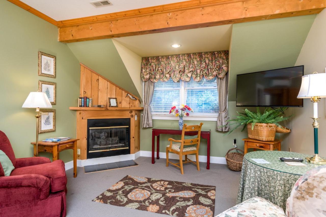 Highland Lake Inn&Resort - Flat Rock Exterior foto