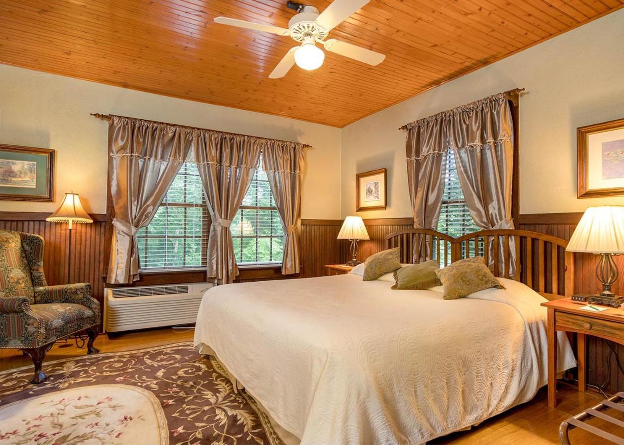 Highland Lake Inn&Resort - Flat Rock Exterior foto
